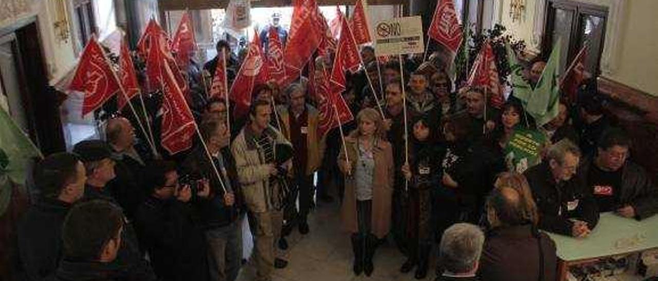 Protesta de funcionarios en la conselleria de Hacienda, en 2012.