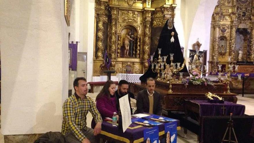 Imagen de la presentación de los actos de Coronación con la Virgen de la Soledad al fondo.