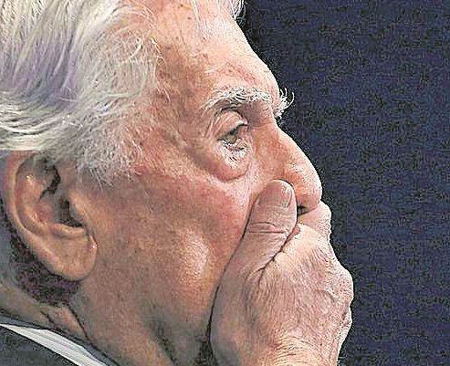 El escritor Mario Vargas Llosa