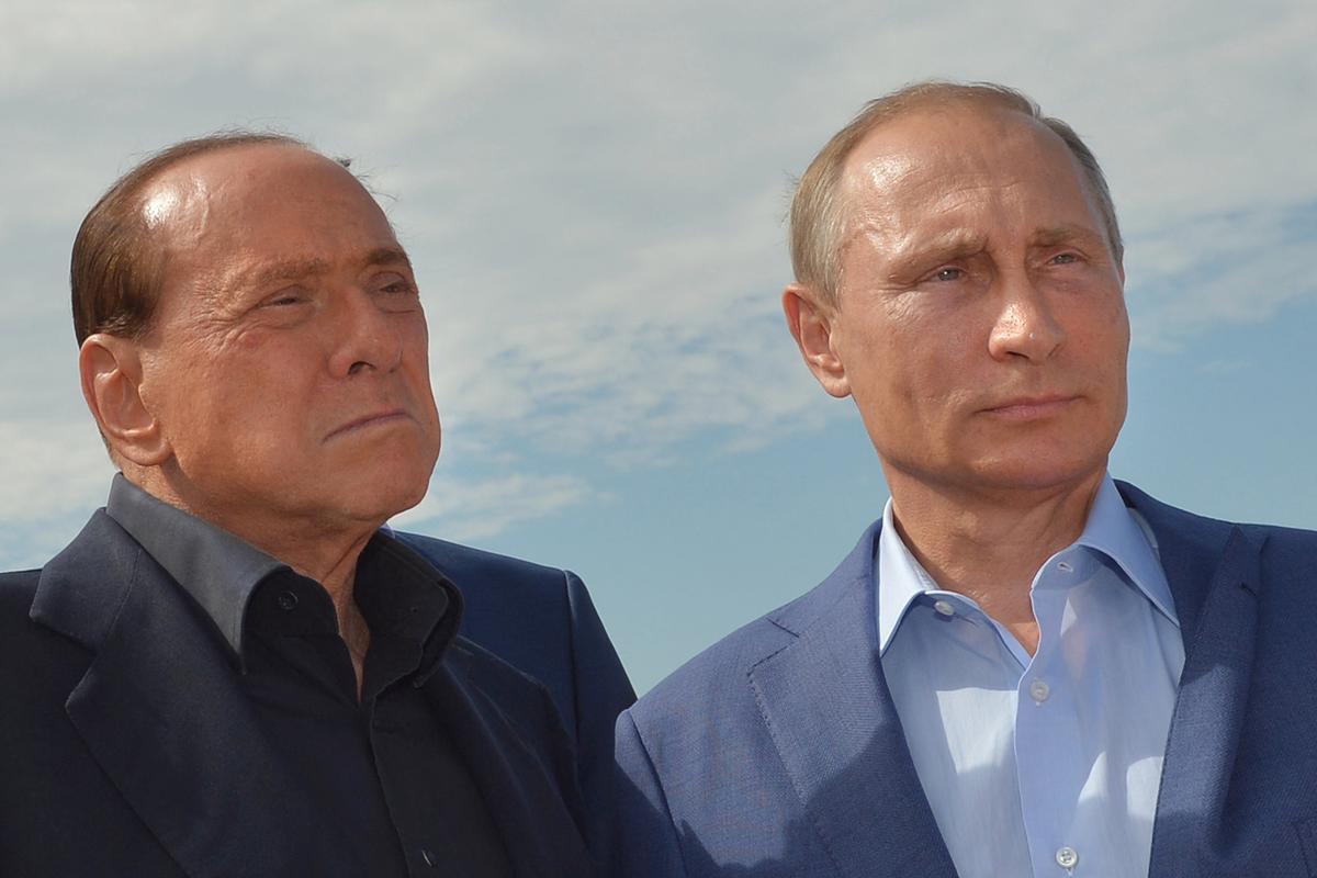 Berlusconi y Putin en una imagen de 2015, durante una visita del primero a Sevastopol.