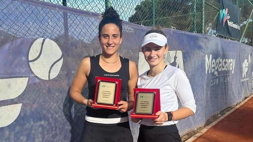 Ángela Fita se proclama campeona de dobles del torneo ITF de Antalya