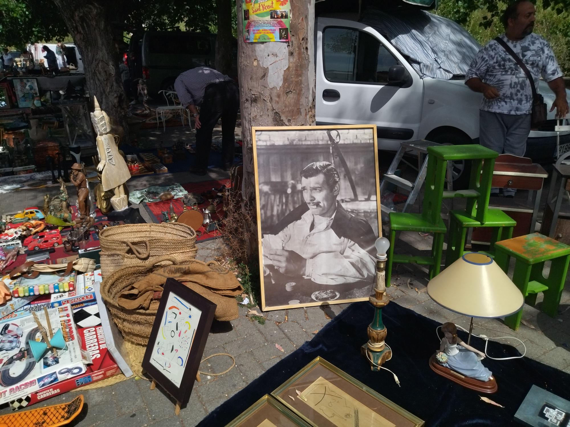 Kitsch y tradición: un paseo por el rastro de Xaló