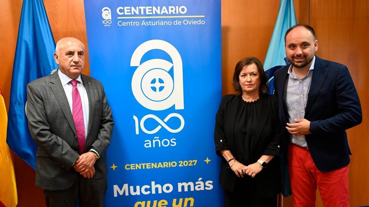 Por la izquierda, Gerardo Martínez, Nuria Vallina y Pedro Suárez.