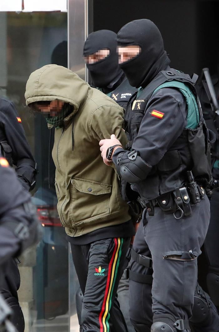 Momento de la detención del marroquí acusado de autoadoctrinamiento y difusión de propaganda yihadista