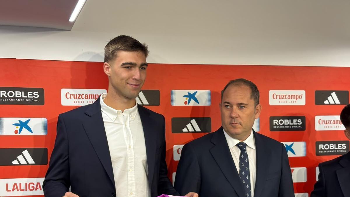 Fran González, en su presentación como nuevo portero del Sevilla Fútbol Club