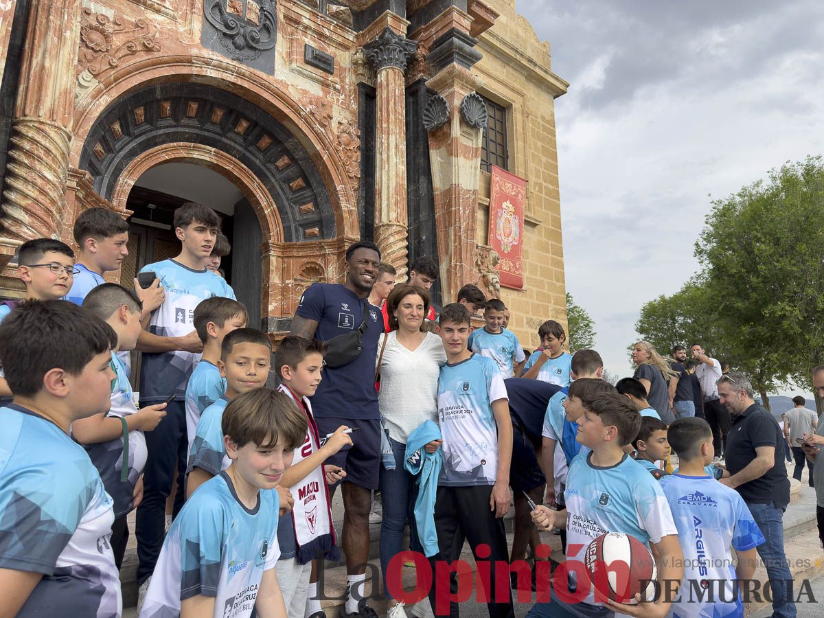 El UCAM de baloncesto peregrina a Caravaca de la Cruz en su Año Jubilar