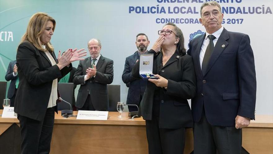 Condecorados 87 policías locales y guardias civiles por su ejemplaridad