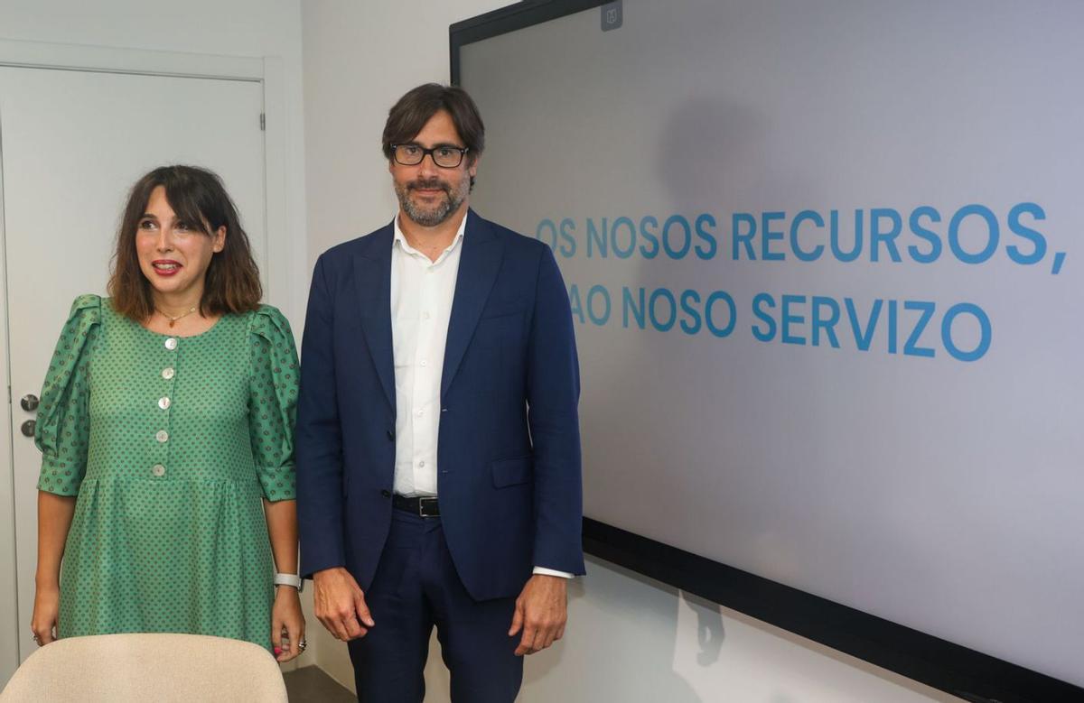 María Jesús Lorenzana y Emilio Bruquetas, ayer, en Santiago. |   // XOÁN ÁLVAREZ