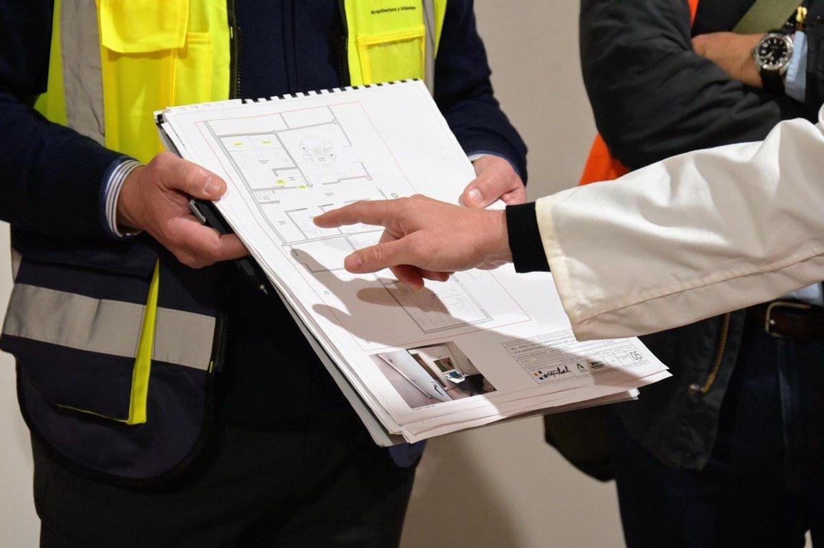 Visita a las obras del área de Otorrinolaringología del Hospital Clínico.