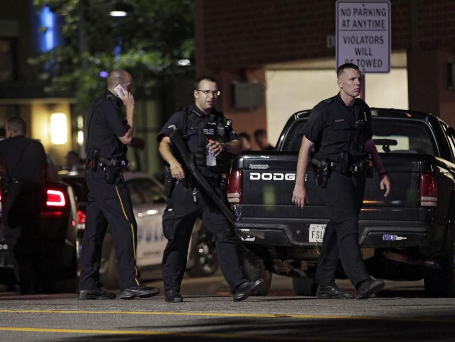 Cinco agentes muertos tras una marcha contra la violencia policial en Dallas