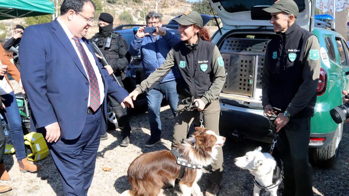 Joan Ignasi Elena durant la visita als terrenys d'Igualada que han d'acollir la nova base dels Agents Rurals