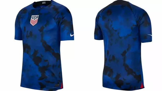 Estados Unidos (visitante): Algunos la han definido como la de calentar, pero la selección norteamericana vestirá de azul como alternativa, en una camiseta con manchas negras y detalles en rojo