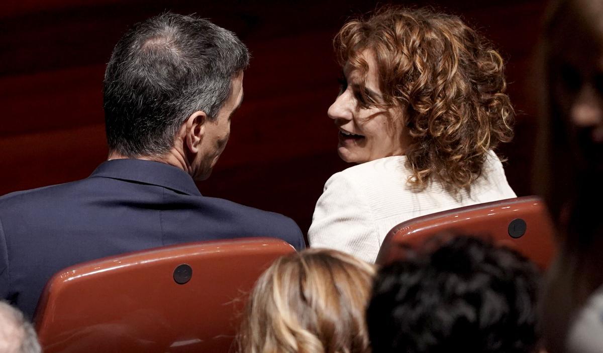 El presidente del Gobierno, Pedro Sánchez, y la vicepresidenta primera, María Jesús Montero, durante el acto ‘España en Libertad’ el pasado miércoles.