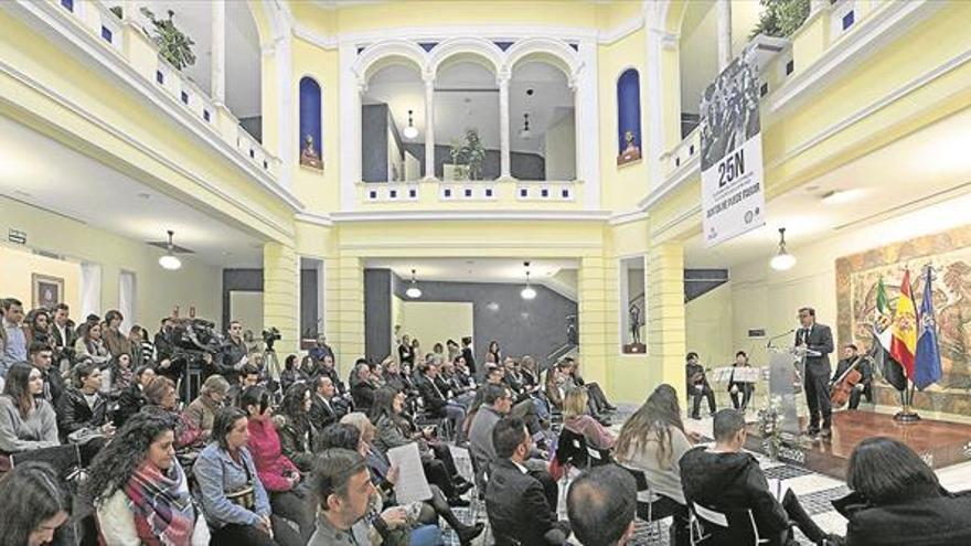 El presidente de la Diputación de Badajoz reclama a los jóvenes que no toleren la violencia machista