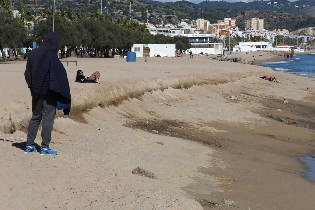 Algunas playas de Badalona pierden arena tras el temporal