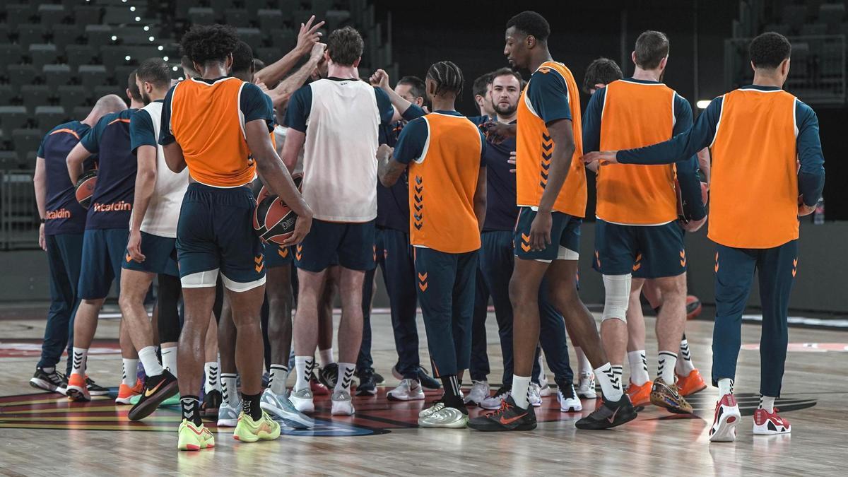 El Valencia Basket, durante el entrenamiento de este miércoles en el Roig Arena