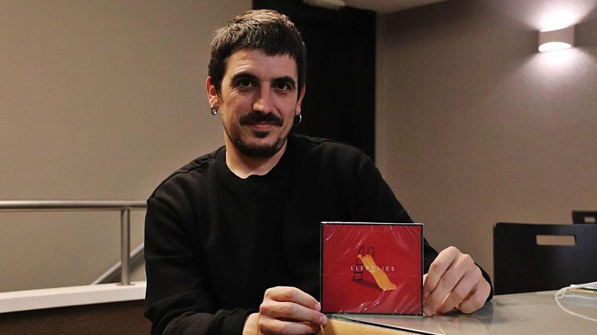 Cantant i líder del grup «Zoo», Toni Sánchez, amb el nou disc «Llepolies».