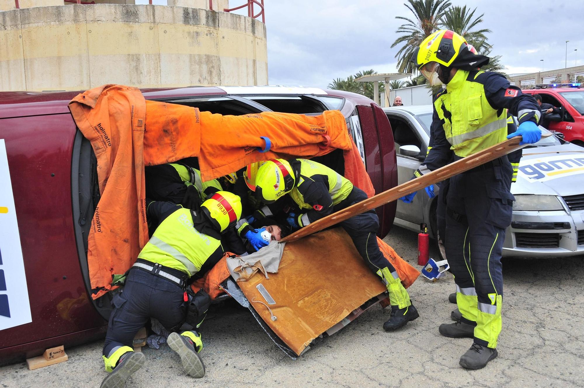 Rescates de altura para mostrar la labor esencial de los bomberos en Elche