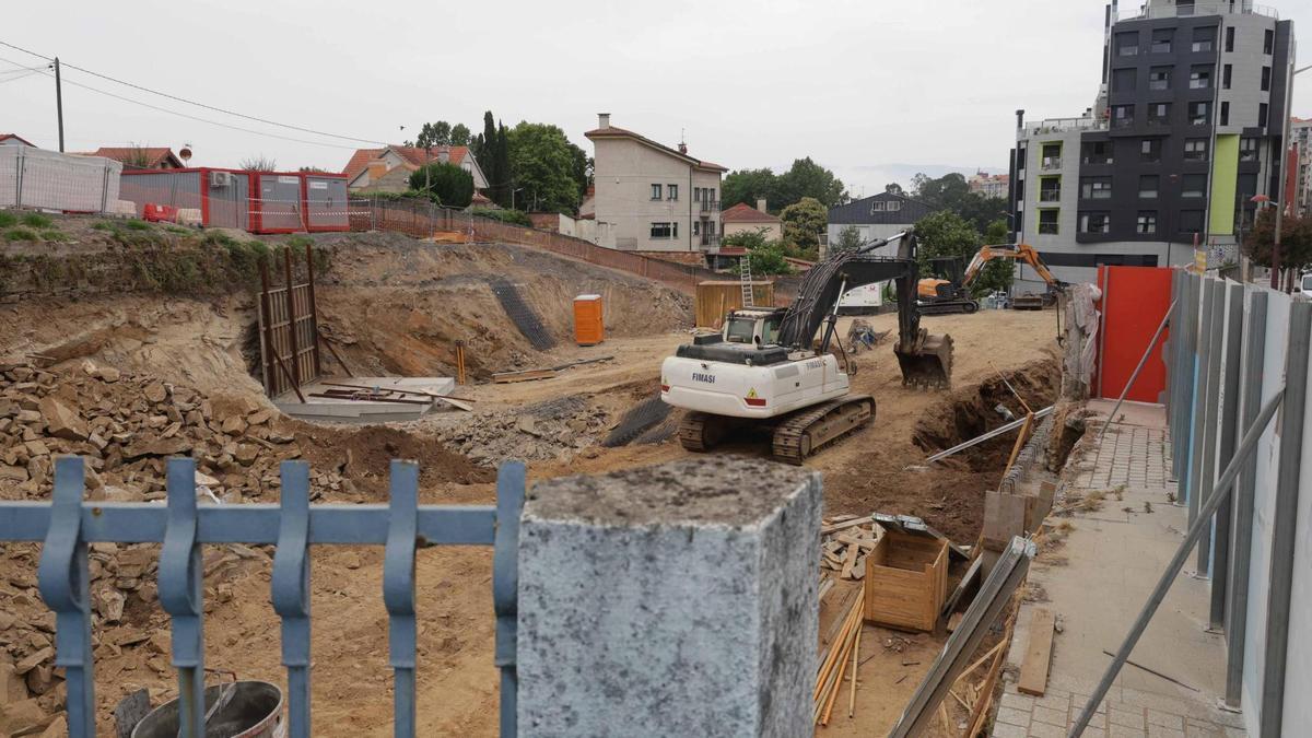 Obras para la construcción de viviendas en la calle Aragón, en Vigo.