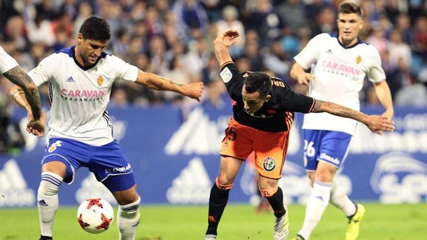 Un buen Real Zaragoza solo pierde el paso en los últimos minutos (0-2)