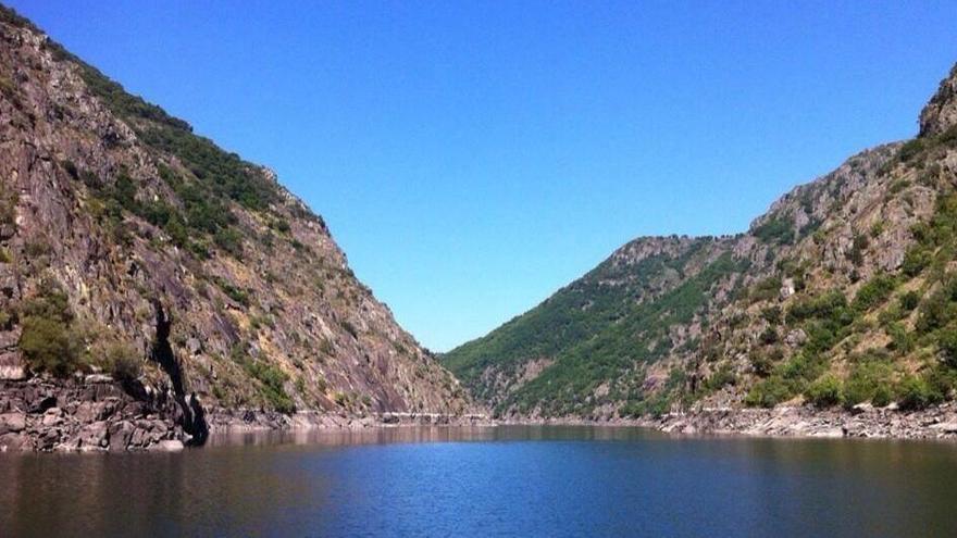 Una prueba de natación para conocer la Ribeira Sacra