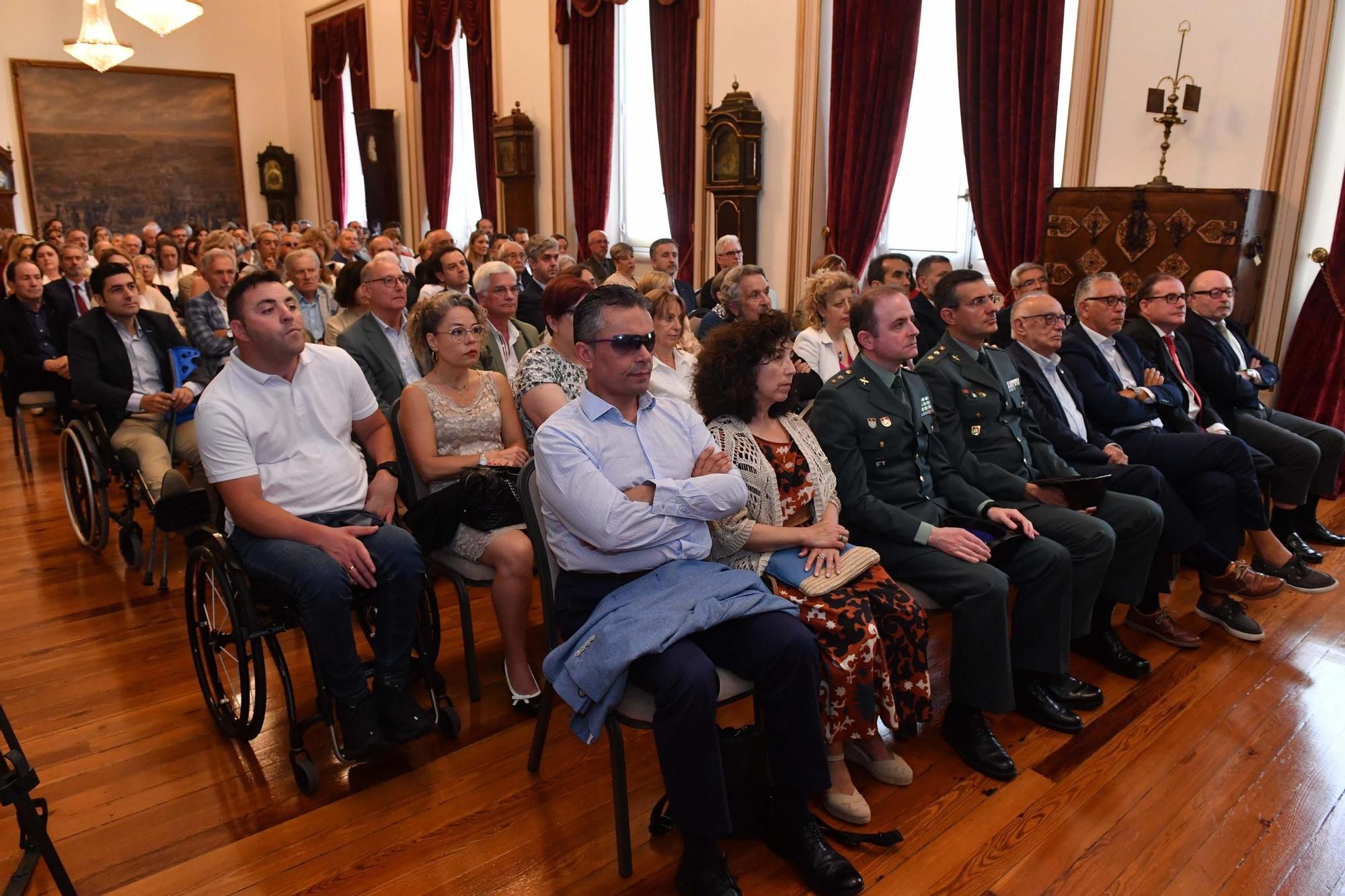 Investidura Inés Rey: La alcaldesa de A Coruña jura su cargo por ...