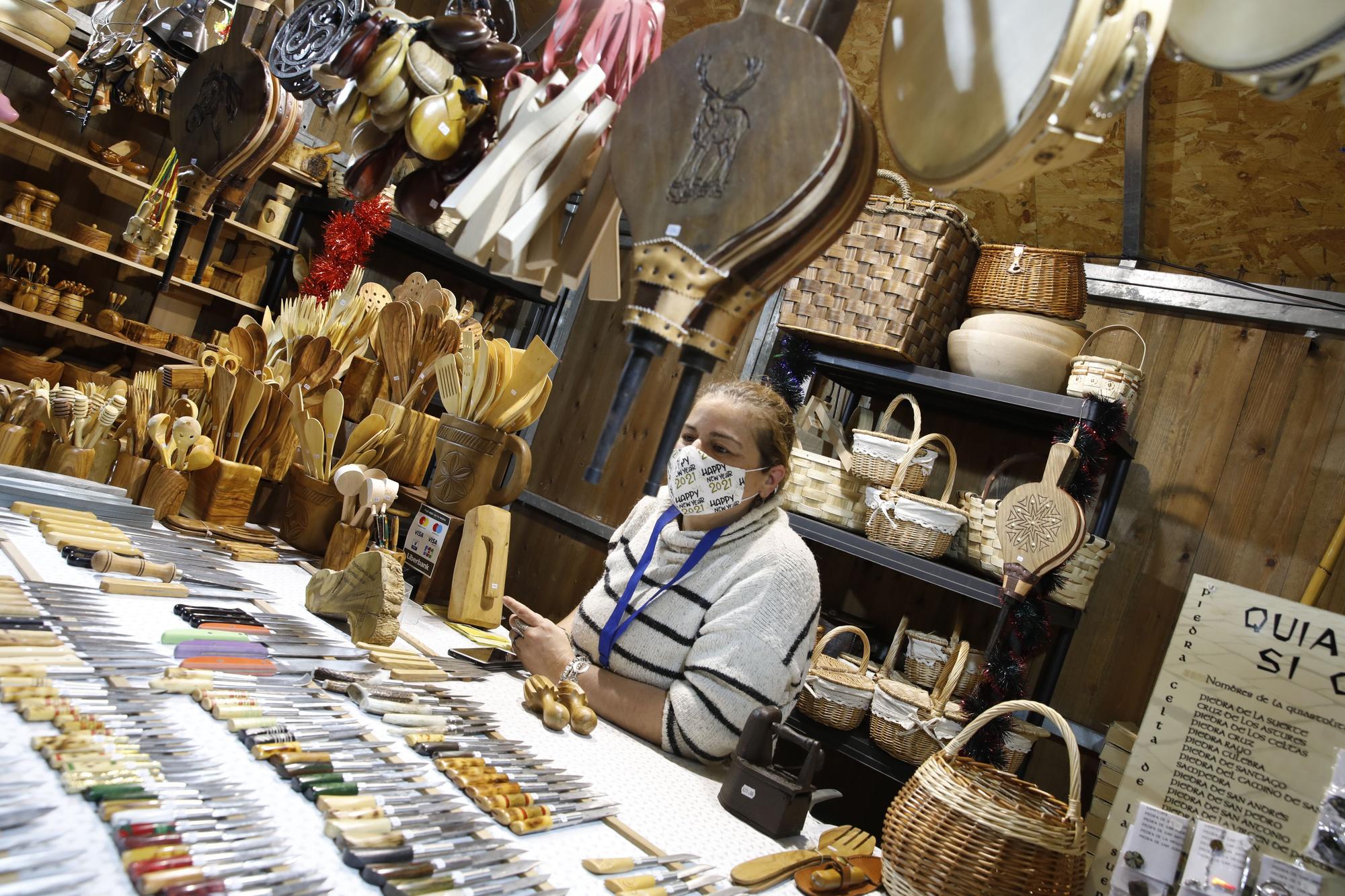 El mercadillo de Navidad abre sus puertas en el paseo de Begoña pese al covid