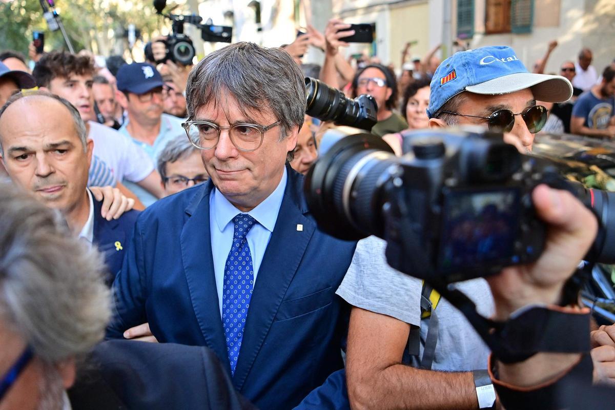 La custodia de Puigdemont al acto en el Arco del Triunfo