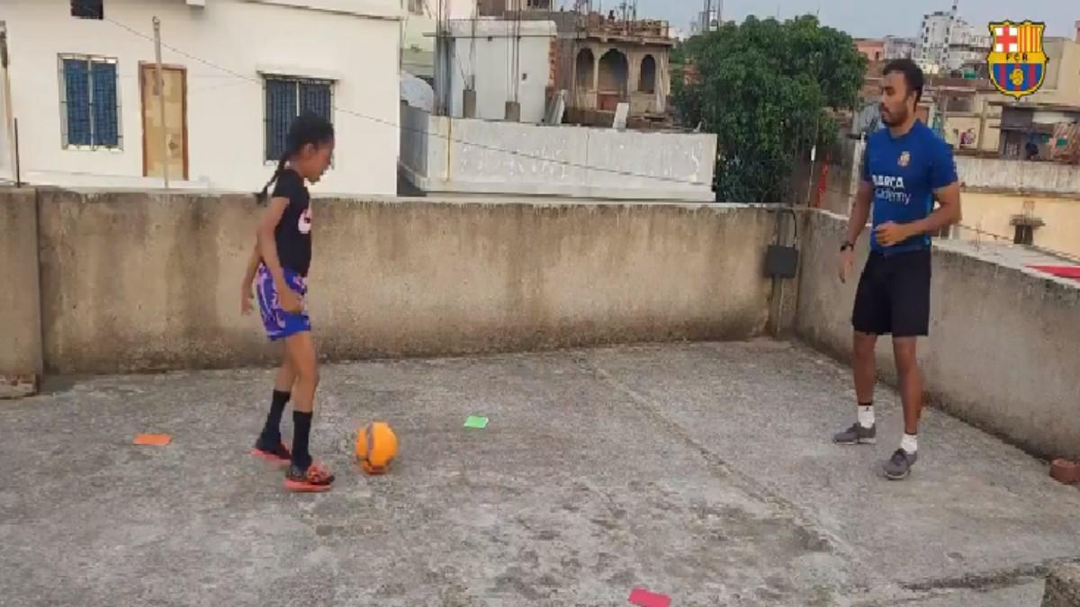 Así entrena a su hija el entrenador de la Barça Academy