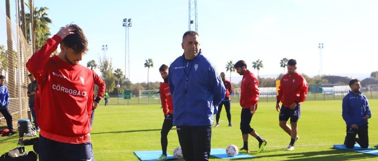 Germán Crespo, en el inicio del entreno del Córdoba CF en la Ciudad Deportiva, este martes.