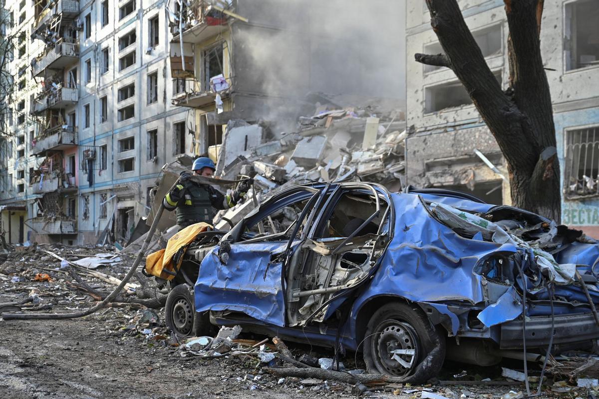 Al menos 12 personas han muerto como resultado del ataque nocturno ruso con misiles contra la ciudad ucraniana de Zaporiyia.