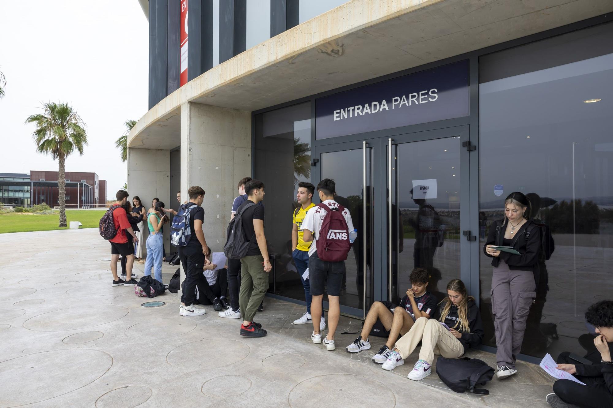 456 estudiantes de seis municipios están realizando las pruebas de la EBAU en el Auditorio Internacional de Torrevieja