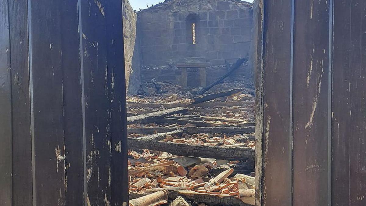 La capilla de Santa Ana, en Oímbra, destrozada. |   // FDV