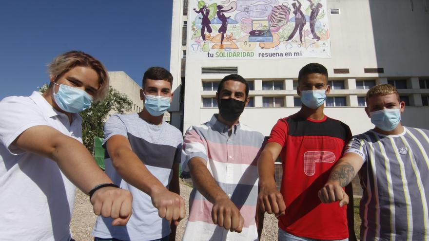 El Reina Sofía instala un mural sobre la donación de órganos del artista Sake y menores del centro Sierra Morena