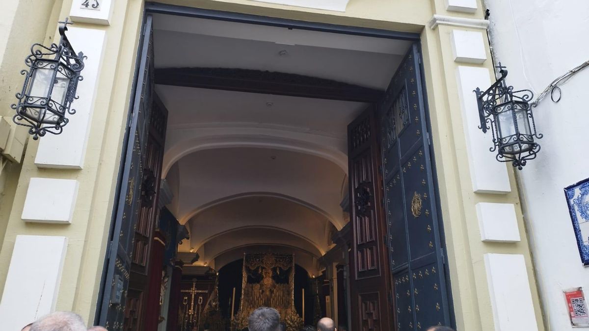 Colas en la calle San Jacinto para entrar en la capilla de la Estrella y ver a la Virgen.