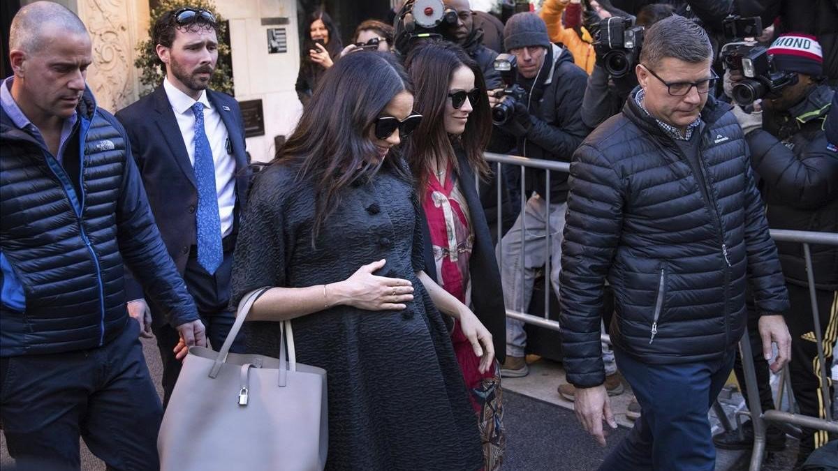 lmmarco47028335 meghan  duchess of sussex  leaves the surrey hotel ahead of 190220134806