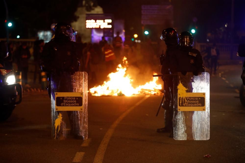 Segona jornada d'incidents violents a Barcelona