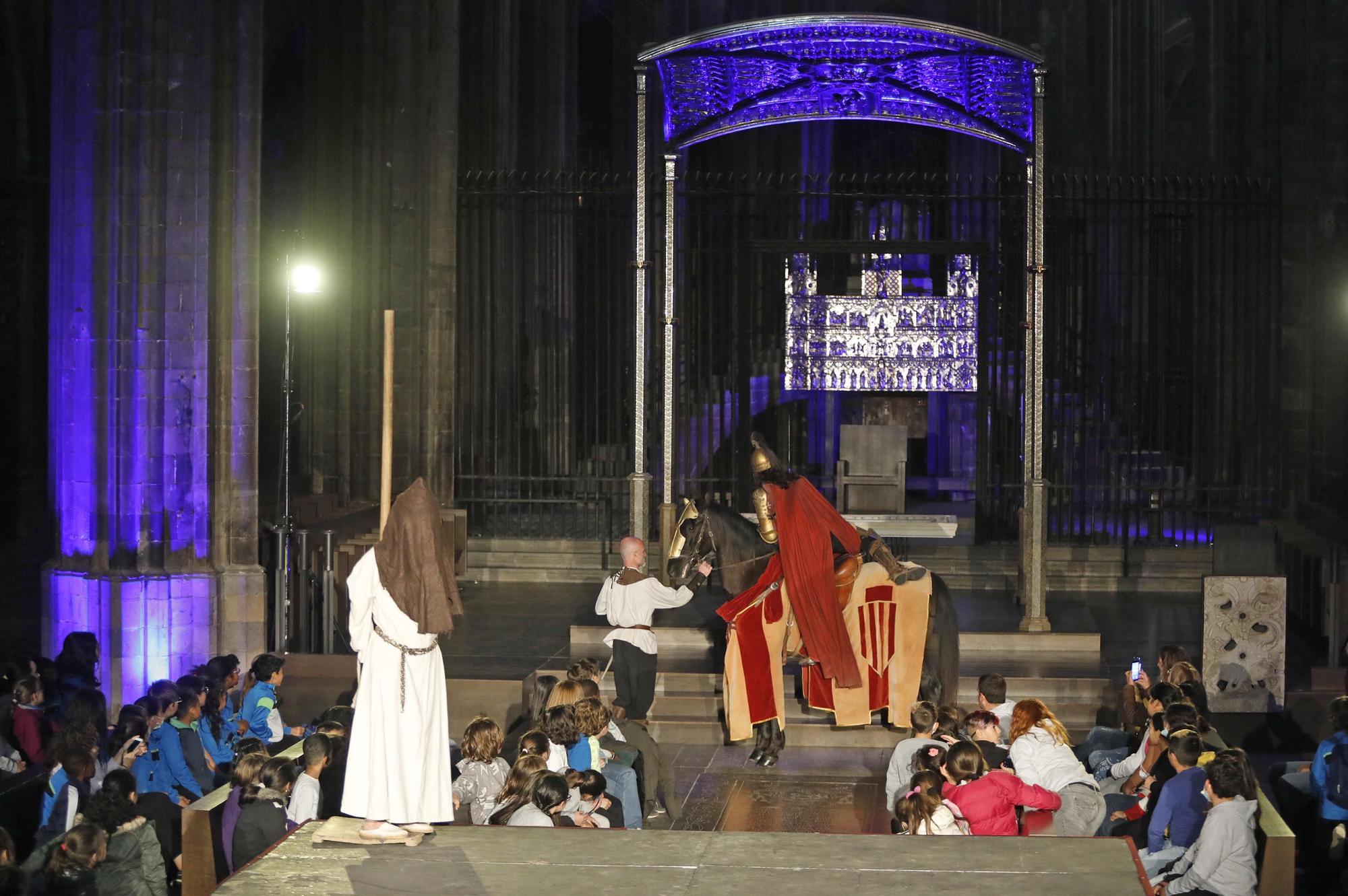 La llegenda reviu a la Catedral amb la Consueta de Sant Jordi
