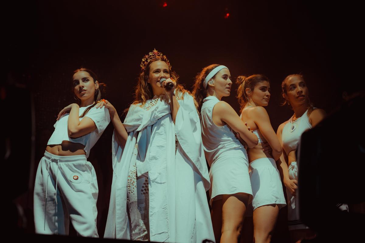 Julia Romero (izquierda), junto a Rigoberta Bandini en uno de los conciertos de la gira recién finalizada.