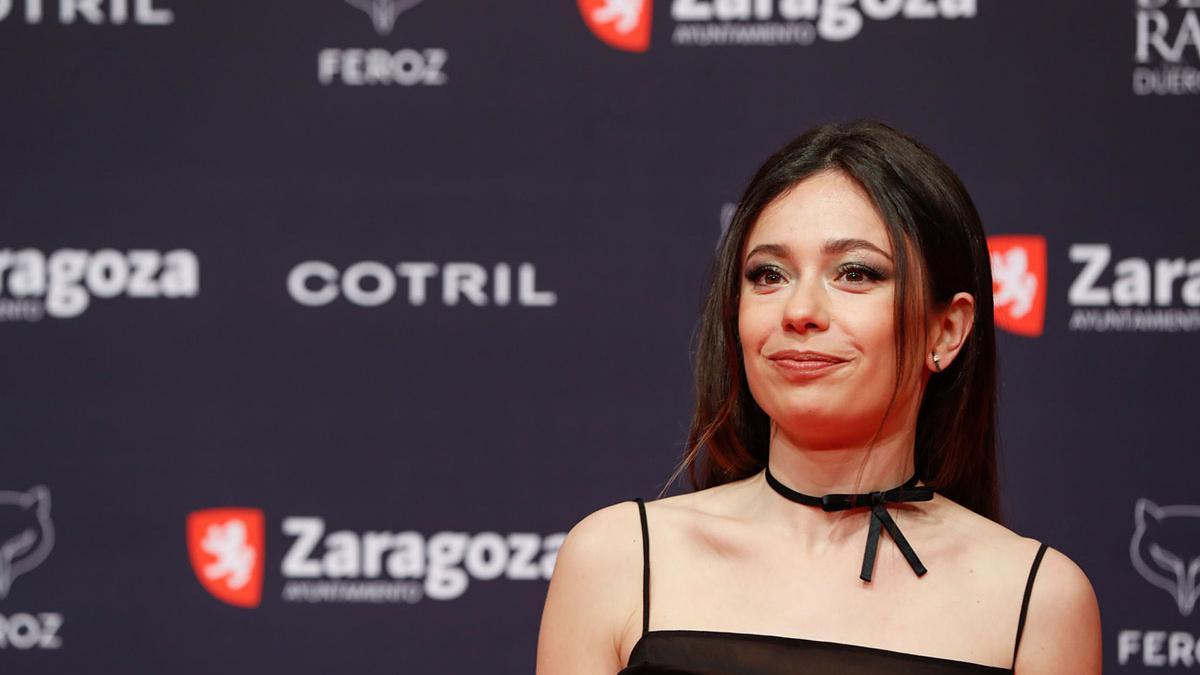 Premios Feroz 2022: Anna Castillo luce figura con Chanel, de negro y con transparencias