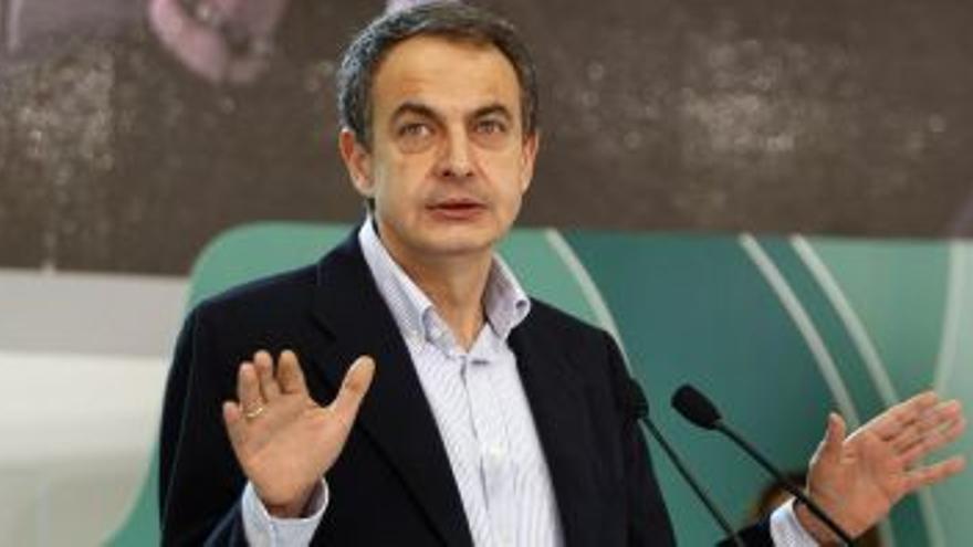 Zapatero pide &quot;algún sacrificio&quot; al PP en lugar de llamar a la &quot;rebelión&quot; por la subida del IVA