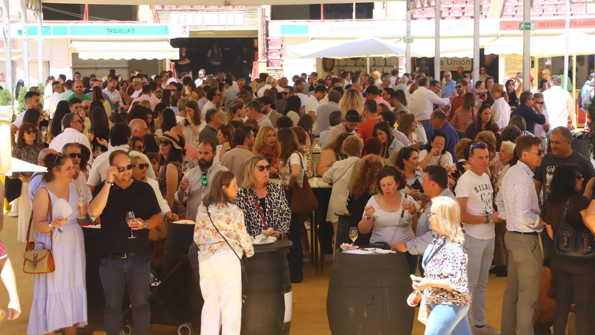 Público en la Cata del año pasado, cuando se celebró por primera vez en la plaza de toros.