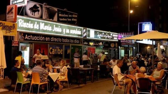 Imagen de anoche en la terraza del Rincón de María Jesús y su Acordeón