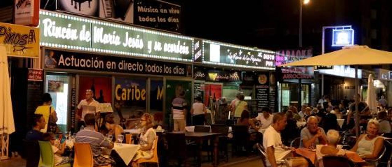 Imagen de anoche en la terraza del Rincón de María Jesús y su Acordeón