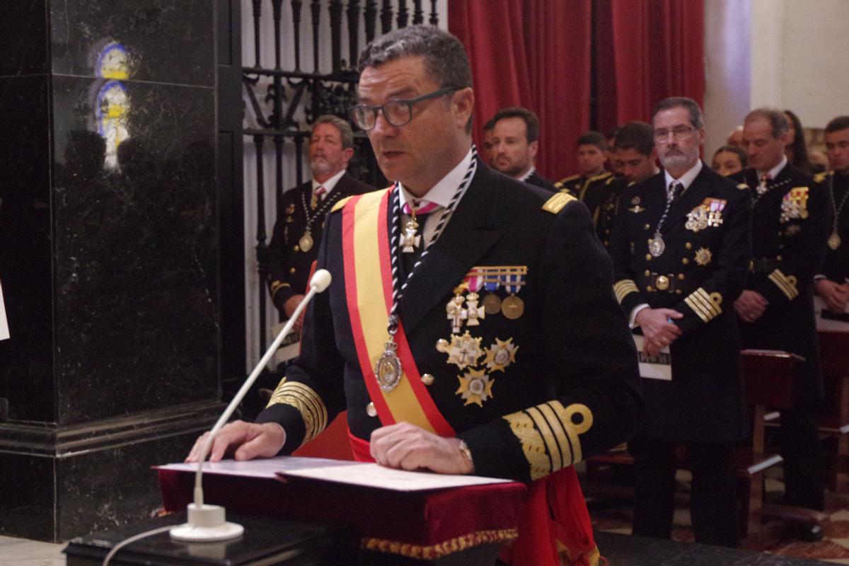Semana Santa de Málaga 2026 | Fotos de la ofrenda de la Armada a la Virgen de la Soledad de Mena