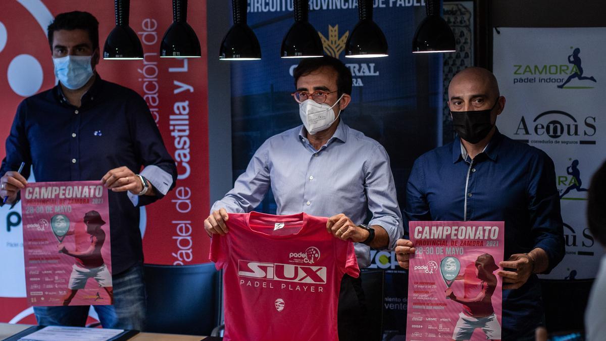 Participantes en el acto de presentación del Provincial de Pádel