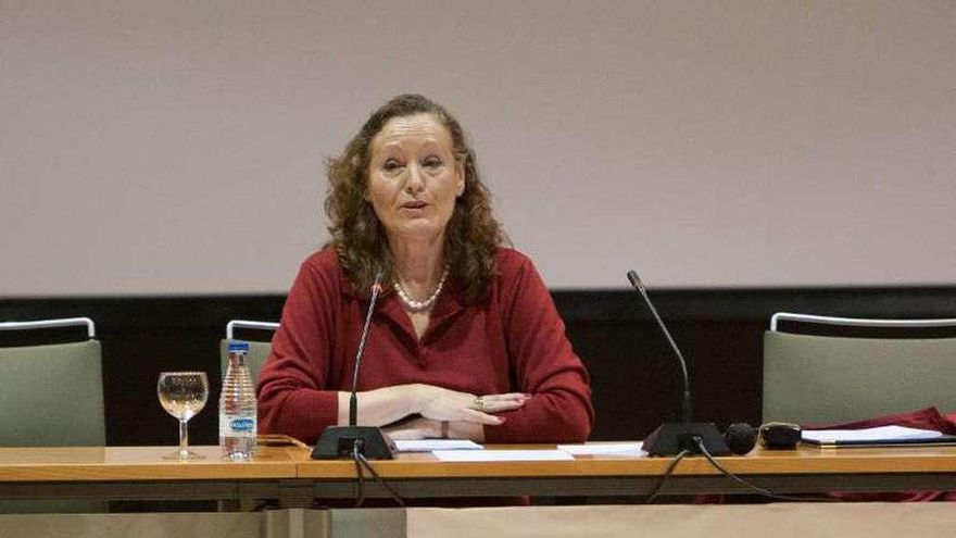 La profesora María Fuencisla García, durante la charla.