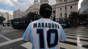 La llarga agonia de Maradona: un cor deformat de mig quilo i tres litres d’aigua a l’abdomen