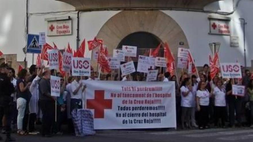 Imagen de una concentración de trabajadores de la Cruz Roja.