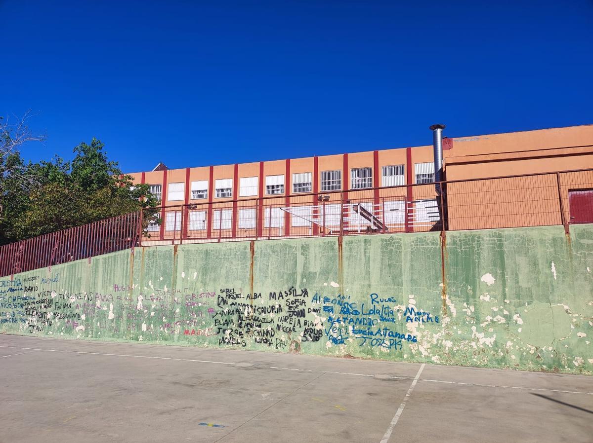 Fachada del colegio Grangel Mascarós de l'Alcora.